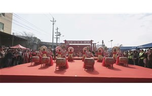 塑鑫旺?福建塑鑫旺新能源有限公司2025年開(kāi)年大作！足球紋PP塑料舞臺(tái)板震撼登場(chǎng)！